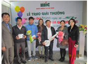 Một số hình ảnh trao giải thưởng mua bảo hiểm xe ô tô và bảo hiểm hàng hóa
