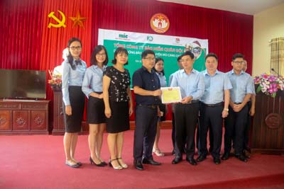 CHUNG TAY CÙNG ĐỒNG BÀO TÂY BẮC KHẮC PHỤC HẬU QUẢ MƯA LŨ