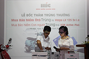 Khách hàng may mắn thứ hai trúng xe máy LX125 và thẻ ATM MB active Plus