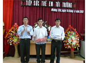 MIC tiếp sức cho các em học sinh tiểu học Ma Thì Hồ đến trường