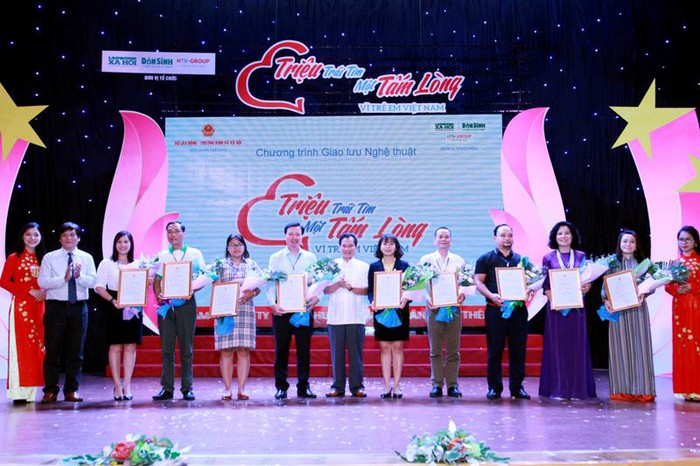 MIC CÙNG CHẮP CÁNH ƯỚC MƠ TRONG CHƯƠNG TRÌNH “Triệu trái tim, một tấm lòng - Vì trẻ em Việt Nam 2019” 